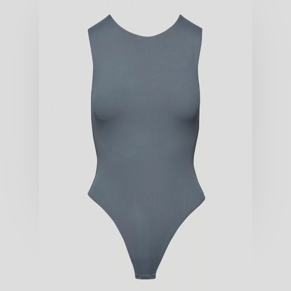 Babaton Tops - NWT Aritzia Babaton Contour Rib Muscle Bodysuit